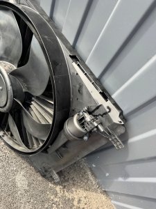 Вентилятор радиатора MERCEDES-BENZ E-CLASS OEM A2045000393 212047 2011