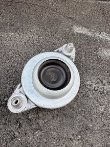 Подушка двигателя левая MERCEDES-BENZ E-CLASS 212047 2011