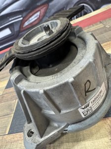 Подушка двигателя правая MERCEDES-BENZ E-CLASS 212047 2011