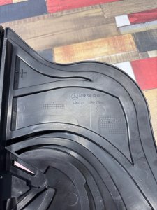 Воздухозаборник А2128300203 MERCEDES-BENZ E-CLASS