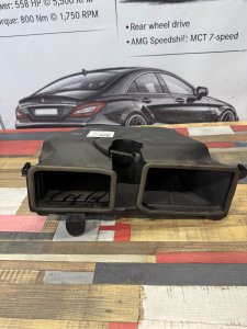 Воздухозаборник MERCEDES-BENZ E-CLASS OEM А2128300203 212047 2011