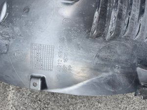 Подкрылок передний правый MERCEDES-BENZ E-CLASS OEM А2126900230 212047 2011