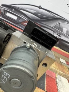 Блок ABS MERCEDES-BENZ E-CLASS OEM A2124313512 212047 2011