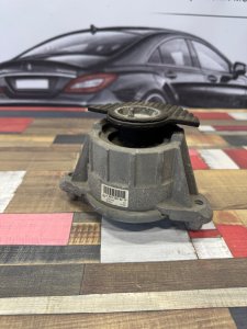 Подушка двигателя левая А2042404217 MERCEDES-BENZ E-CLASS