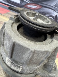 Подушка Двигателя правая MERCEDES-BENZ E-CLASS OEM А2042404217 212047 2011
