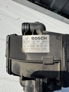 Насос продувки катализатора MERCEDES-BENZ E-CLASS OEM А0001406785 212047 2011