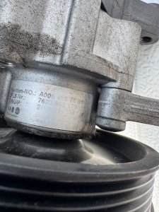 Насос гидроусилителя руля MERCEDES-BENZ E-CLASS OEM А0064667601 212047 2011