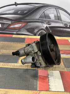 Насос гидроусилителя руля А0064667601 MERCEDES-BENZ E-CLASS