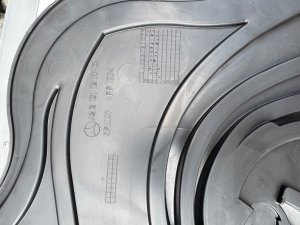 Воздухозаборник MERCEDES-BENZ E-CLASS OEM А2128300203 212047 2011