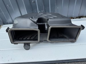 Воздухозаборник А2128300203 MERCEDES-BENZ E-CLASS