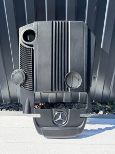 Крышка двс декоративная A2710101267 MERCEDES-BENZ E-CLASS