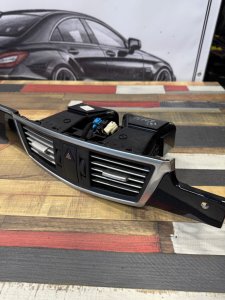 Накладка на торпедо MERCEDES-BENZ E-CLASS 212047 2011
