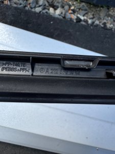 Молдинг лобового стекла правый MERCEDES-BENZ E-CLASS OEM А2126901082 212047 2011