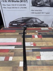 Молдинг лобового стекла правый А2126901082 MERCEDES-BENZ E-CLASS
