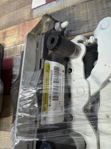 Петли капота MERCEDES-BENZ E-CLASS OEM А2129066201 А2129066301 212047 2011