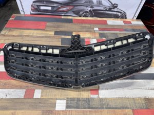 Решетка Радиатора MERCEDES-BENZ E-CLASS OEM А2128800583 212047 2011