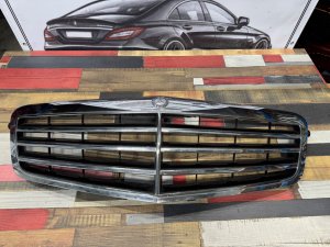 Решетка Радиатора MERCEDES-BENZ E-CLASS OEM А2128800583 212047 2011