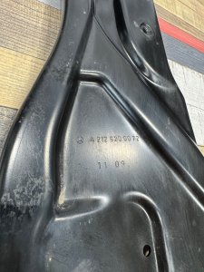 Рамка радиатора MERCEDES-BENZ E-CLASS OEM А2126200072 212047 2011