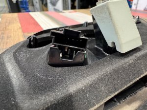 Фонарь крышки багажника правый MERCEDES-BENZ E-CLASS OEM А2129060258 212047 2011