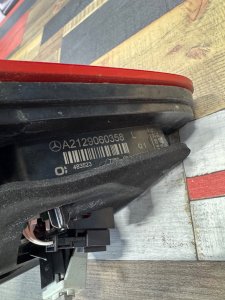 Фонарь крышки багажника левый MERCEDES-BENZ E-CLASS OEM А2129060358 212047 2011
