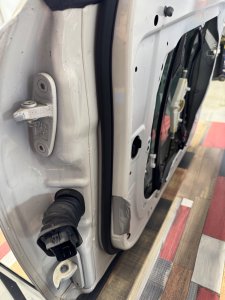 Дверь передняя правая MERCEDES-BENZ E-CLASS 212047 2011