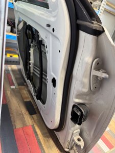 Дверь передняя левая MERCEDES-BENZ E-CLASS 212047 2011