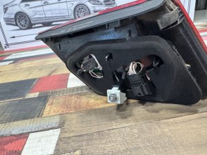 Фонарь крышки багажника левый MERCEDES-BENZ E-CLASS OEM А2129060358 212047 2011