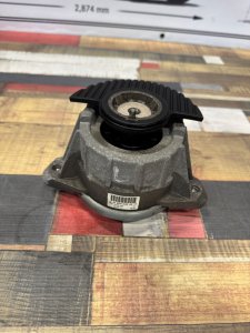 Подушка двигателя левая А2042404217 MERCEDES BENZ C-CLASS