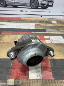 Подушка двигателя левая MERCEDES BENZ C-CLASS OEM А2042404217 204248 2012