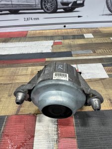 Подушка двигателя правая MERCEDES BENZ C-CLASS OEM А2042404217 204248 2012
