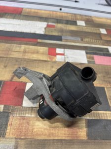 Насос продувки катализатора MERCEDES BENZ C-CLASS OEM А0001406785 204248 2012