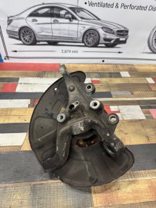 Ступица передняя правая MERCEDES-BENZ E-CLASS OEM А2124201244 212047 2011