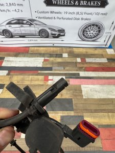 Датчик ABS Задний Правый MERCEDES-BENZ E-CLASS OEM А2125402117 212047 2011
