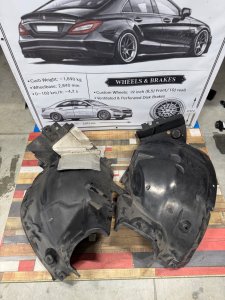 Подкрылок передний правый MERCEDES BENZ C-CLASS OEM А20469840 А2046905930 204248 2012