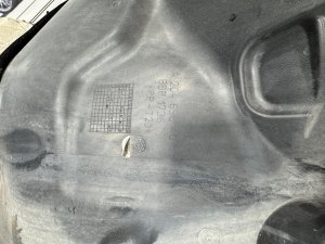 Подкрылок передний правый MERCEDES BENZ C-CLASS OEM А20469840 А2046905930 204248 2012