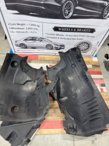 Подкрылок передний правый MERCEDES BENZ C-CLASS OEM А20469840 А2046905930 204248 2012