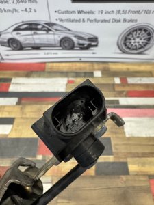 Датчик положения кузова передний левый MERCEDES BENZ C-CLASS OEM А0009050201 204248 2012